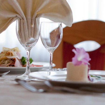 Hotel Al Cervo Tesero Kültér fotó