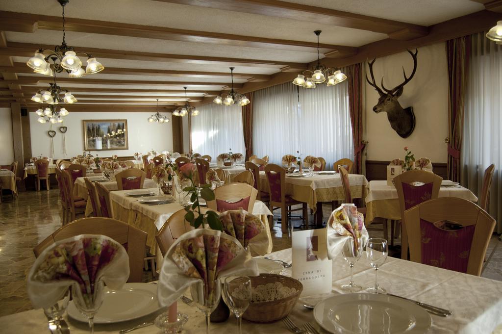 Hotel Al Cervo Tesero Kültér fotó